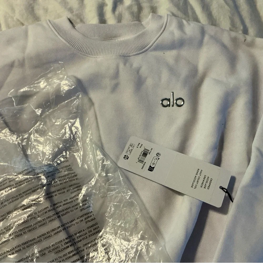 ALO Yoga White Cropped Crewneck - Picture 3 of 3